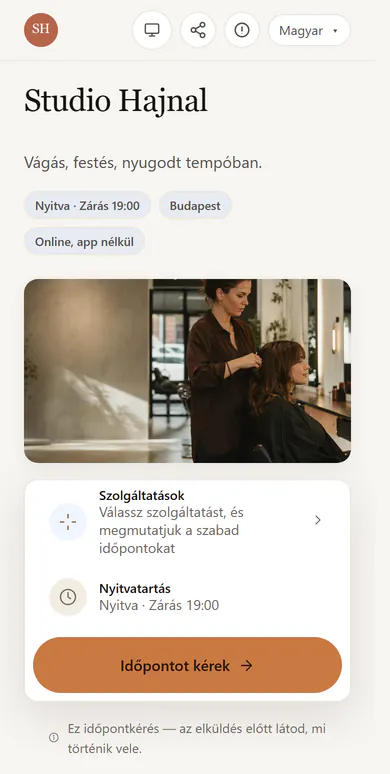 Studio Hajnal foglalási oldalának teteje telefonon: saját logó, borítókép, betűtípus és akcentusszínű „Időpontot kérek” gomb.