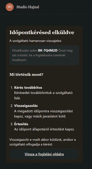 Studio Hajnal foglalási oldala telefonon: „Időpontkérésed elküldve” visszaigazolás a kérés hivatkozási számával és azzal, mi történik ezután.