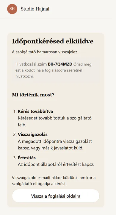 Studio Hajnal foglalási oldala telefonon: „Időpontkérésed elküldve” visszaigazolás a kérés hivatkozási számával és azzal, mi történik ezután.
